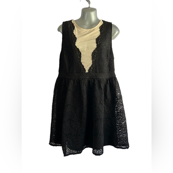 Forever 21+ Black Crochet Lace-Up Dress • Size: 0X • Used - Picture 1 of 6